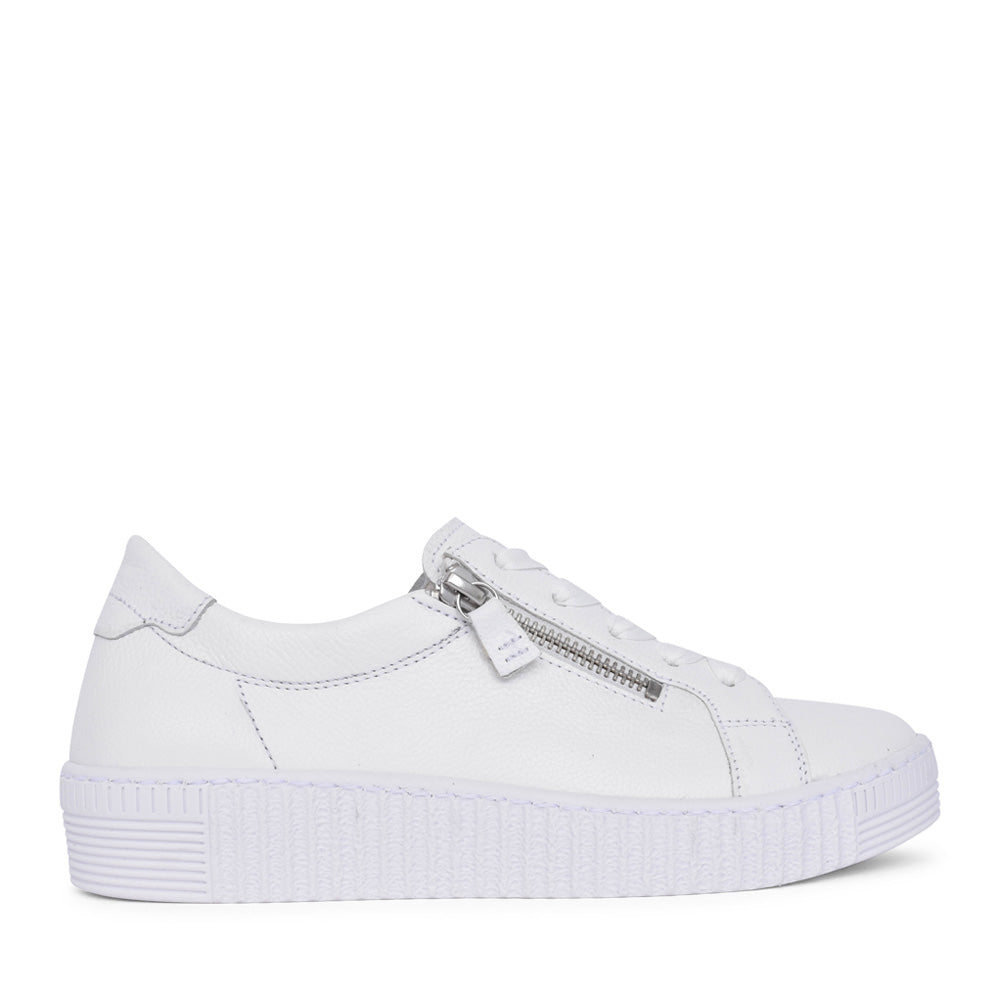 Ladies Wisdom 334 Laced Trainer In White