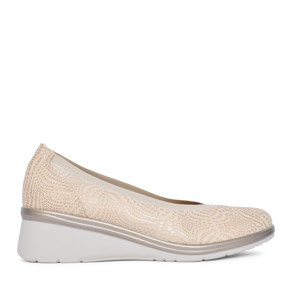 Ladies 5740 Wedge Shoe In Gold