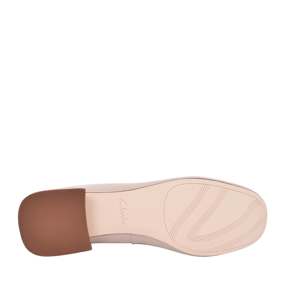 Ladies Daiss30 Shine D-fit Low Heel Shoe In Sand