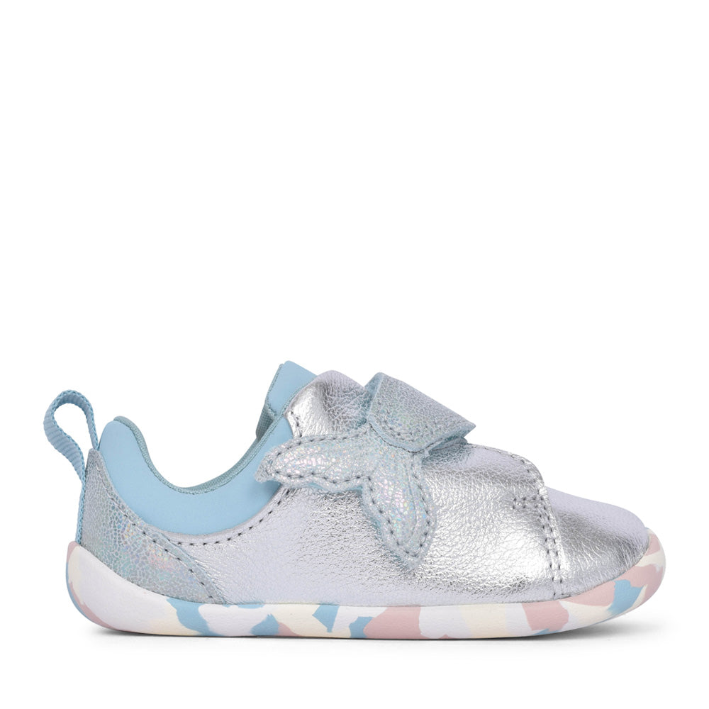 Girls Roamer Charm Silver Velcro Shoe In Kids F Fit