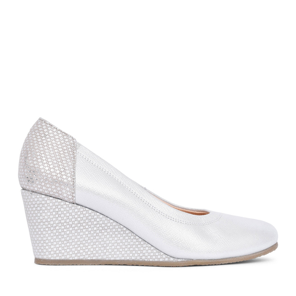 Ladies 5899 Wedge Court Shoe In Silver