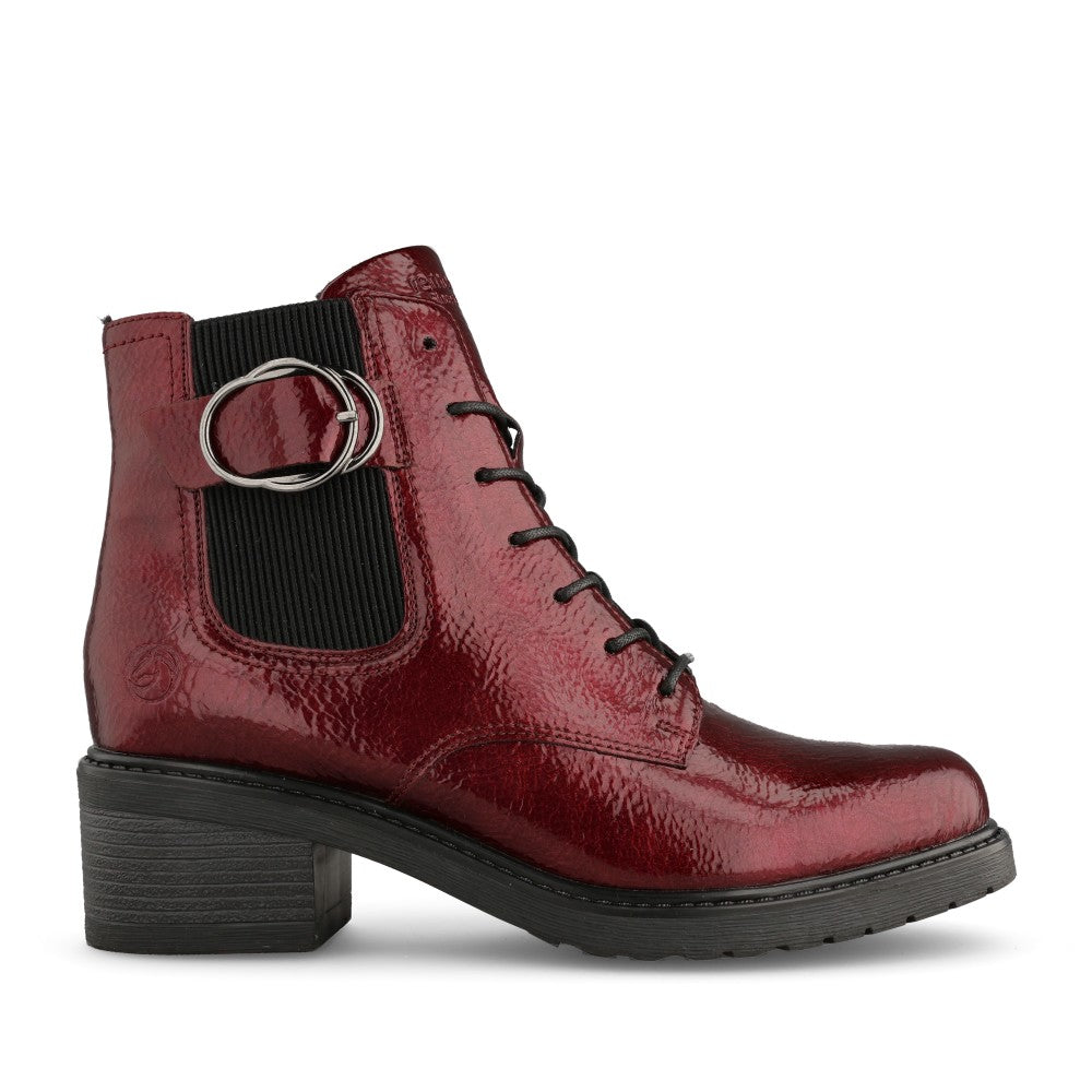 Ladies D1a72 Laced Ankle Boot In Red