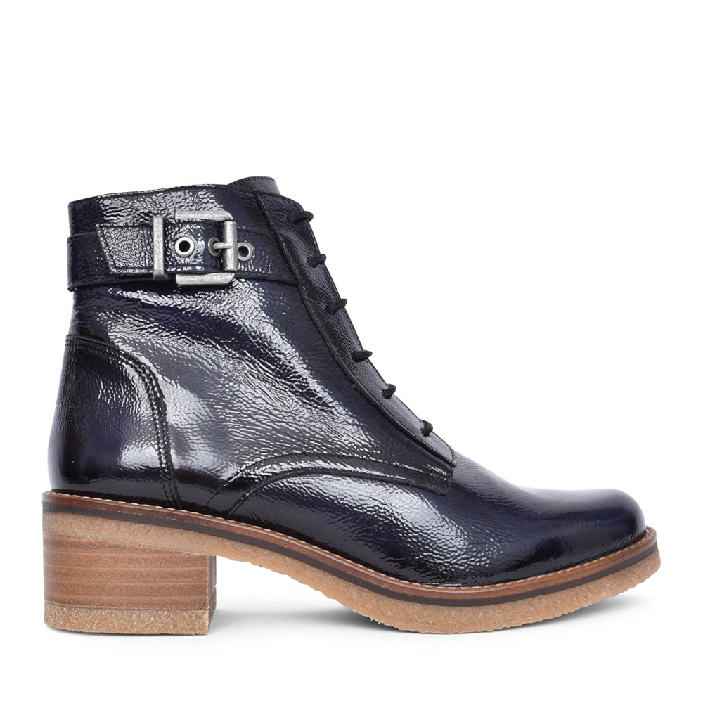 Ladies D8686 Lucero Heeled Ankle Boot In Navy