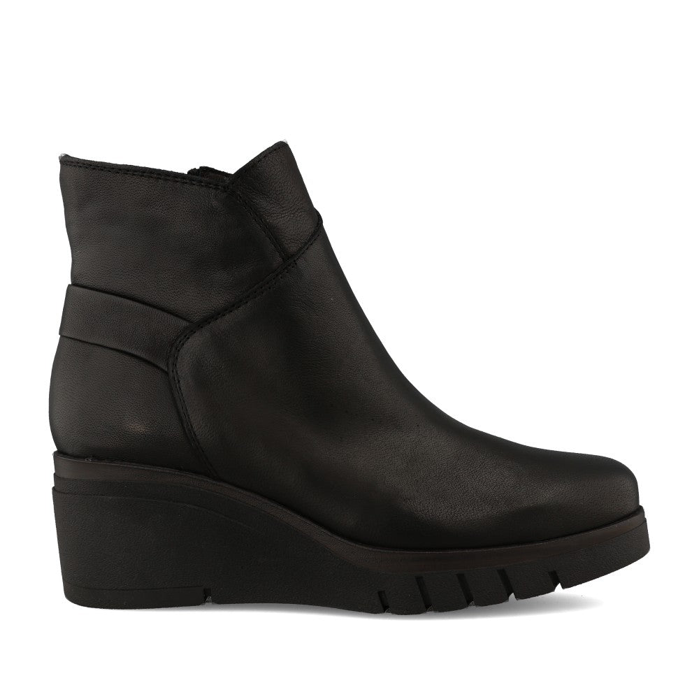 Ladies 10-1142 Wedge Ankle Boot In Black