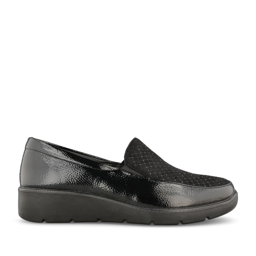 Ladies Josie Slip-on Shoe In Blk Patent