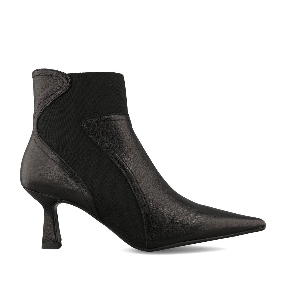 Ladies 12303 Medium Heel Ankle Boot In Black
