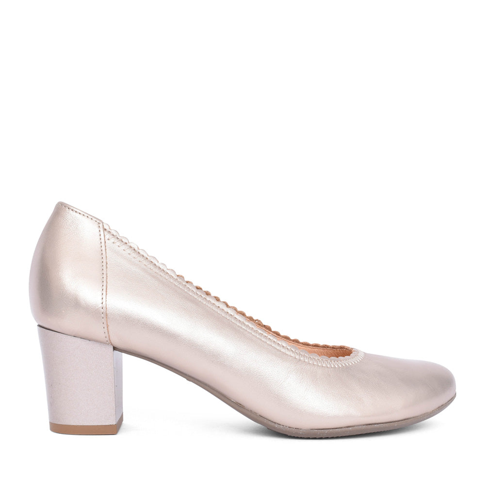 Ladies 5527 Low Heel Court Shoe In Metallic