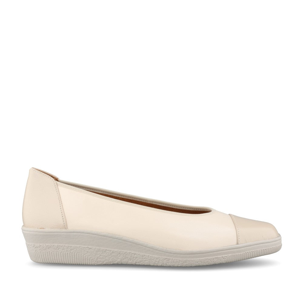 Ladies 86.042 Petunia Slip-on Shoe In Ivory