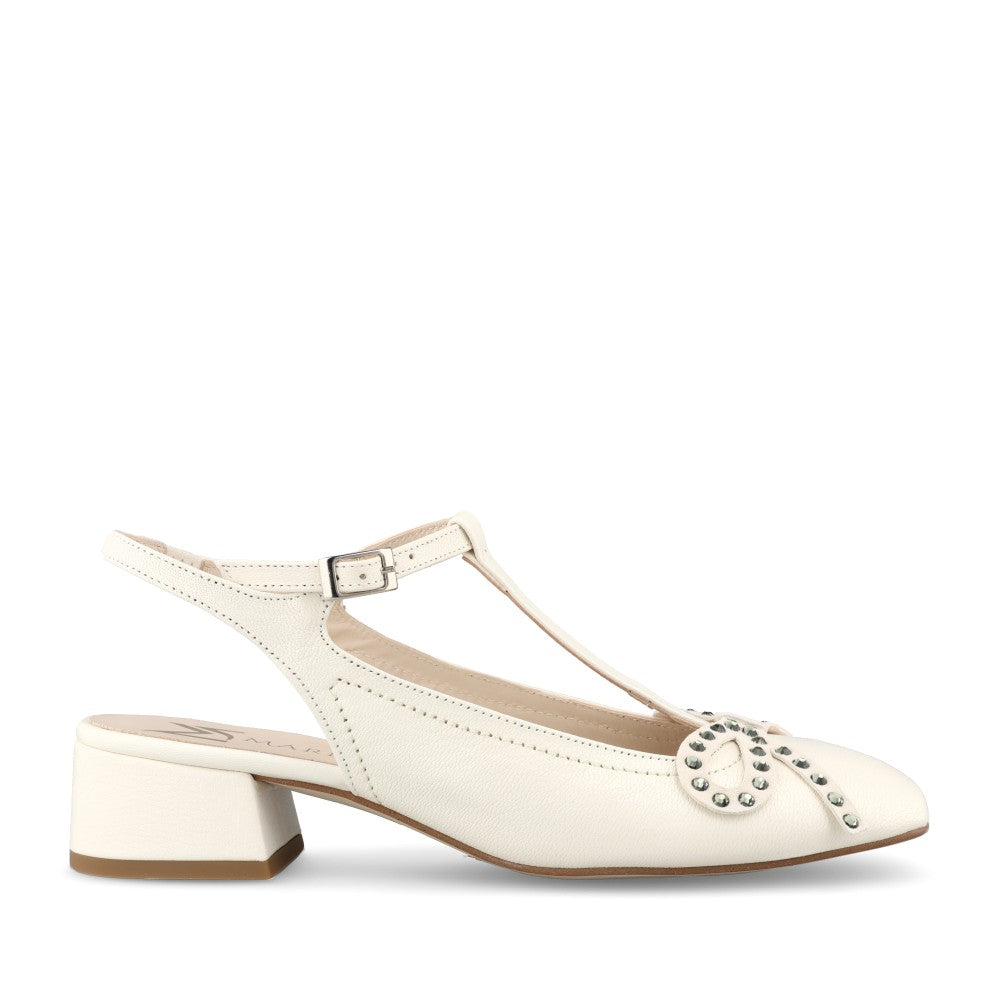 Ladies 8224 Low Heel Court Shoe In Cream