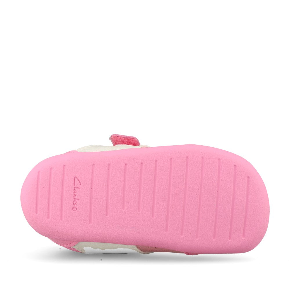 Clarks Girls Roamer Wing T F-Fit Shoe in Pink
