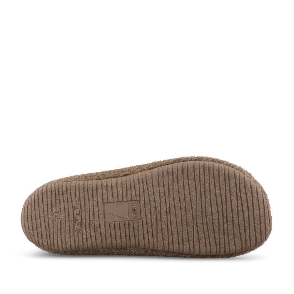 Verbenas Ladies Yoi Picos Slipper In Taupe