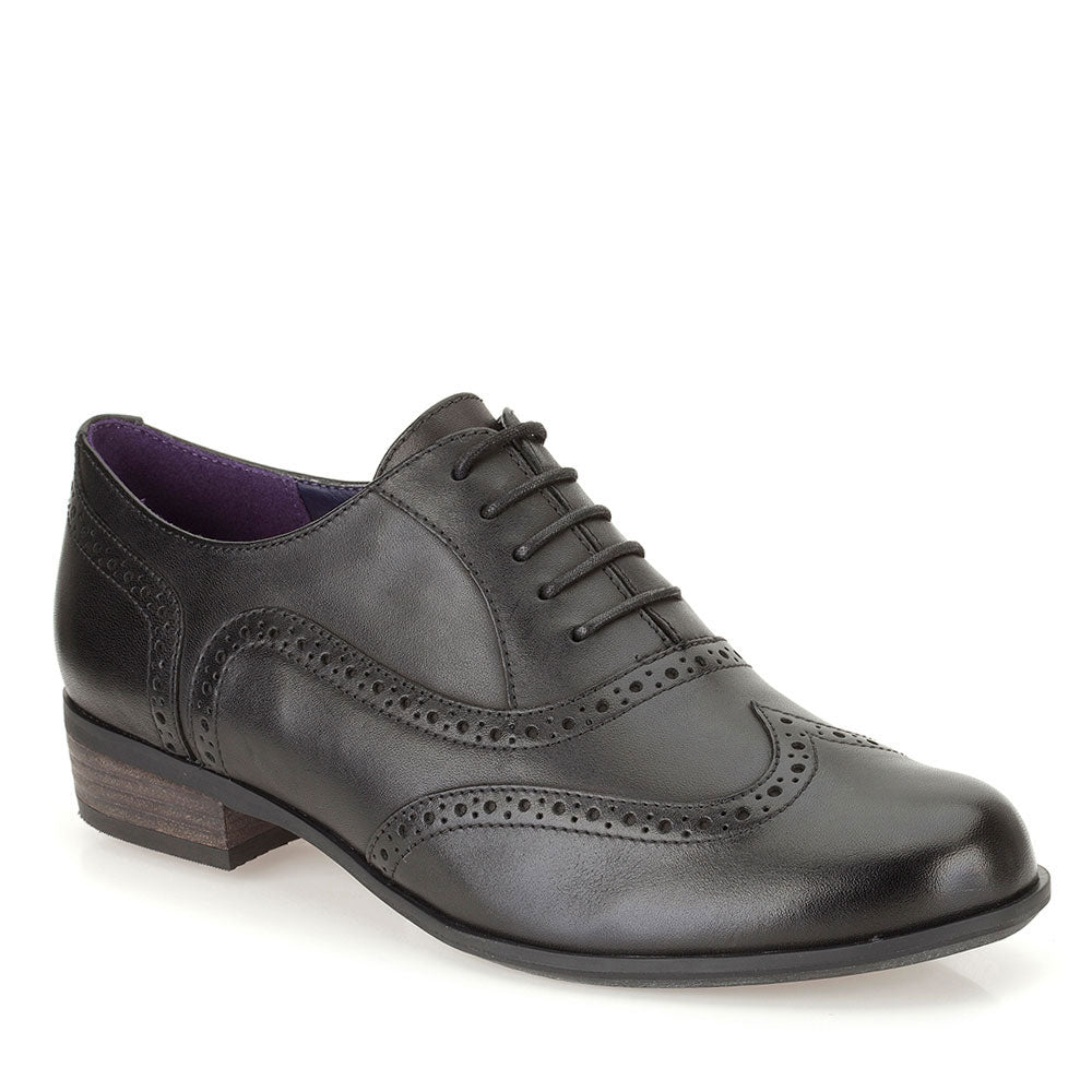 Hamble Oak Leather Brogue Shoe D Fit  In Blk Leather