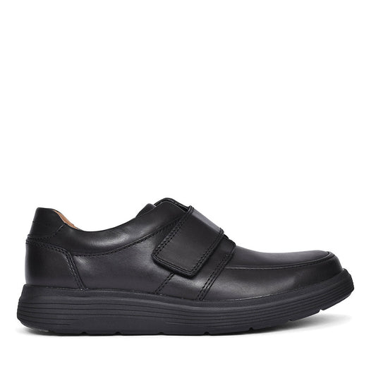 CLARKS MENS UN ABODE STRAP BLACK LEATHER H-FIT SHOE in BLK LEATHER