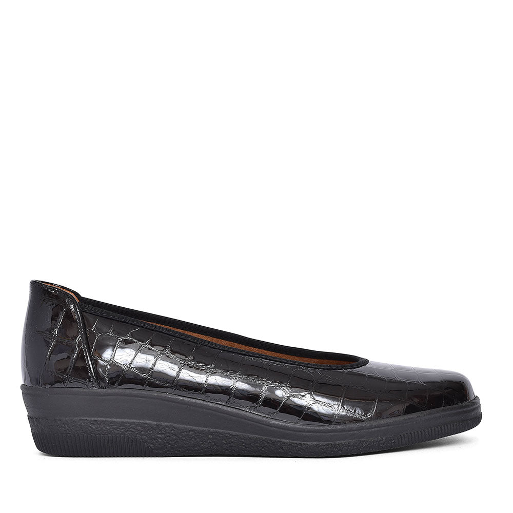 400 Slip On Wedge Shoe For Ladies In Black