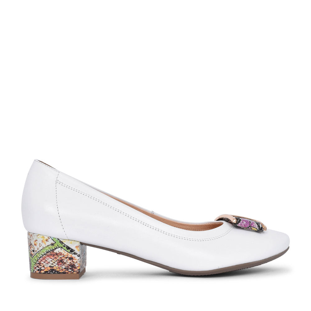 Ladies 5632 G-fit Low Heel Court Shoe  In White