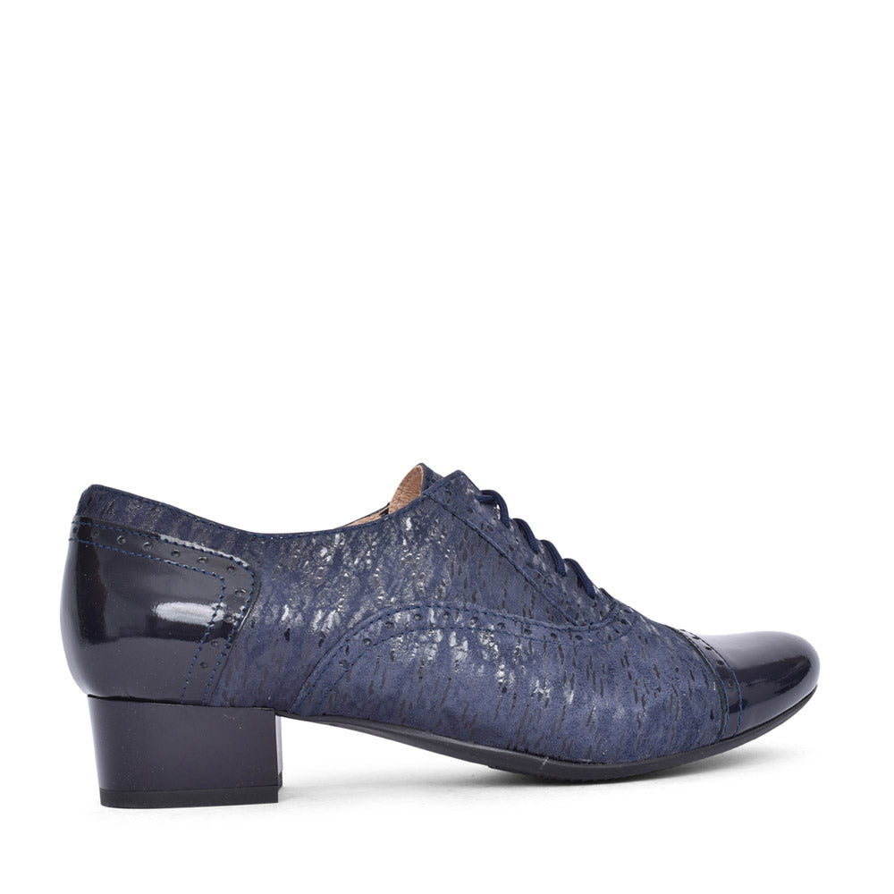 Ladies 1370 G-fit Quarter Brogue Shoe In Navy Patent