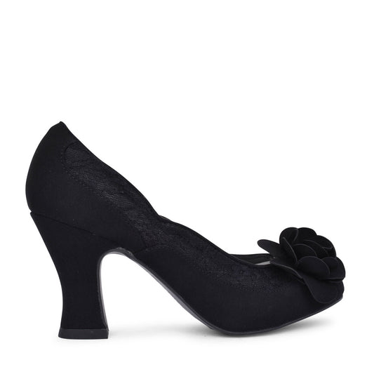 Chrissie Court Shoe In Black