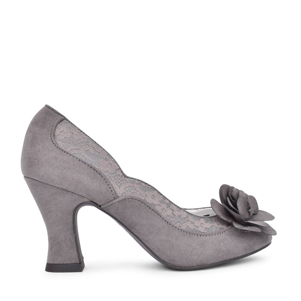 Chrissie Court Shoe In Grey