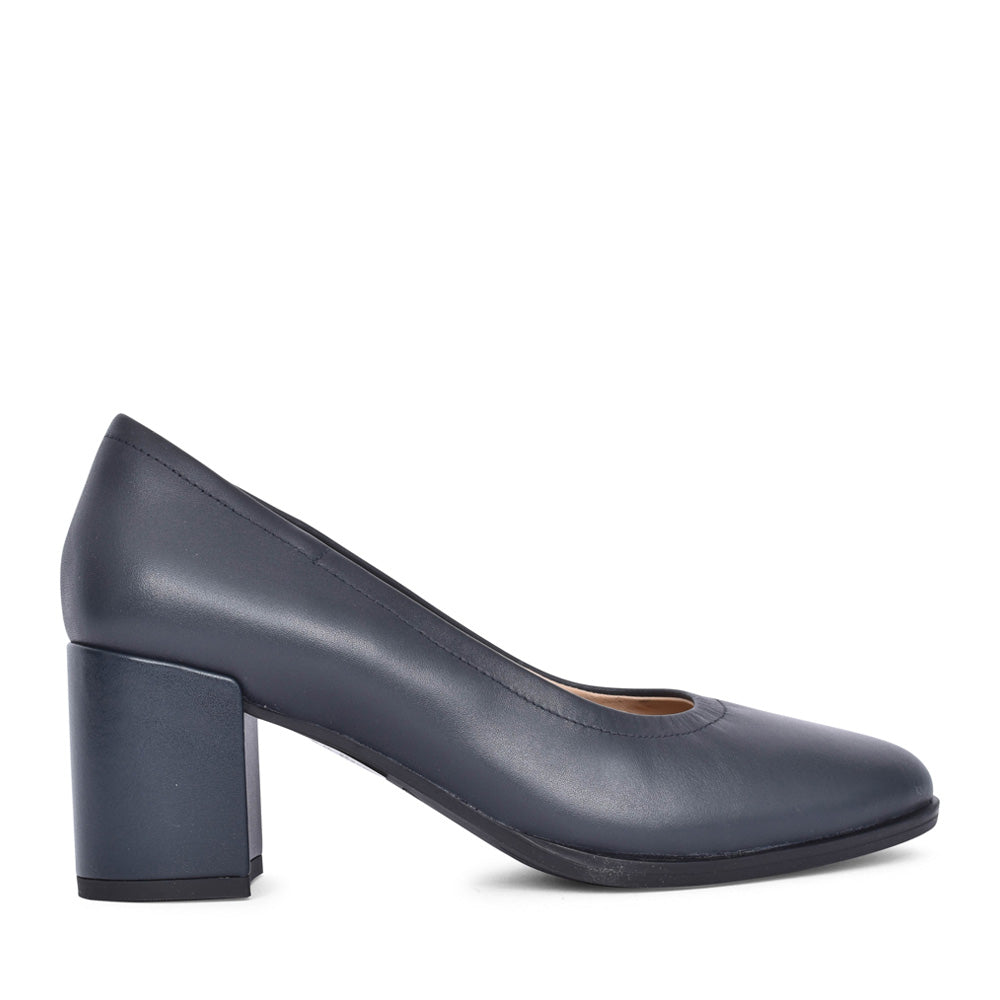 Ladies Freva55 Court Leather D-fit Court Shoe In Navy