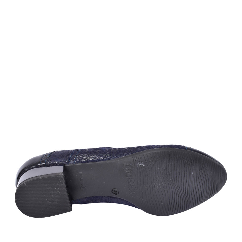 Ladies 1370 G-fit Quarter Brogue Shoe In Navy