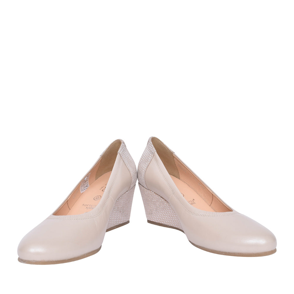 Ladies 5899 G-fit Ladies Wedge Court Shoe In Beige