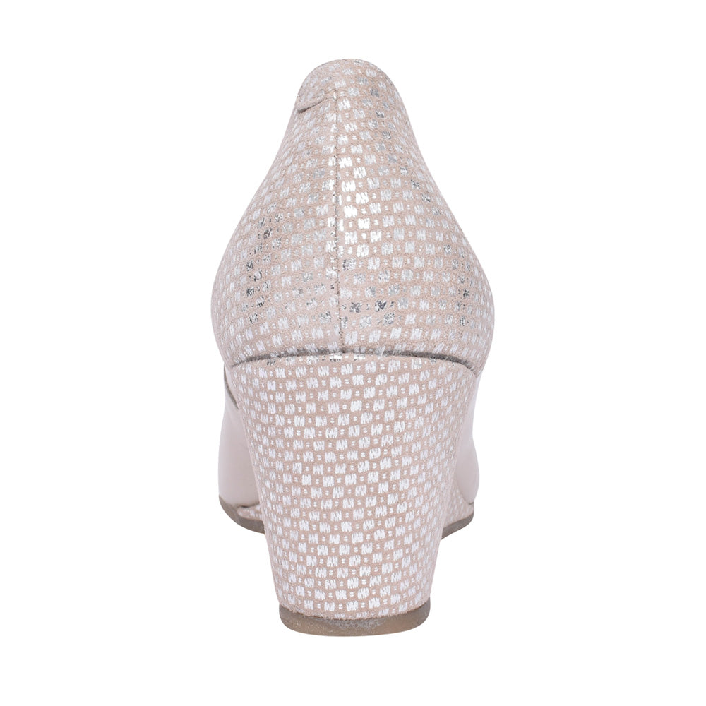 Ladies 5899 G-fit Ladies Wedge Court Shoe In Beige