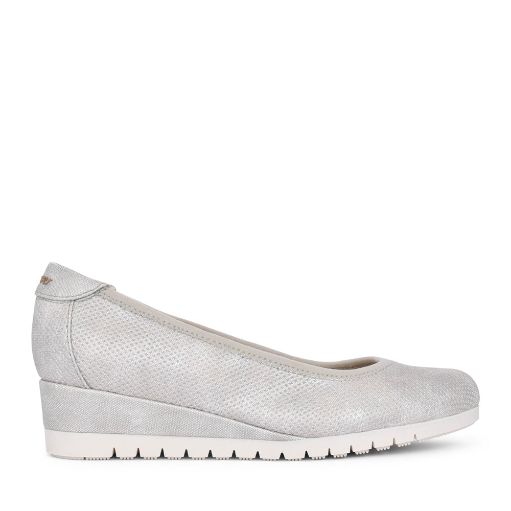 Ladies 5-22300 Low Heel Shoe In Beige