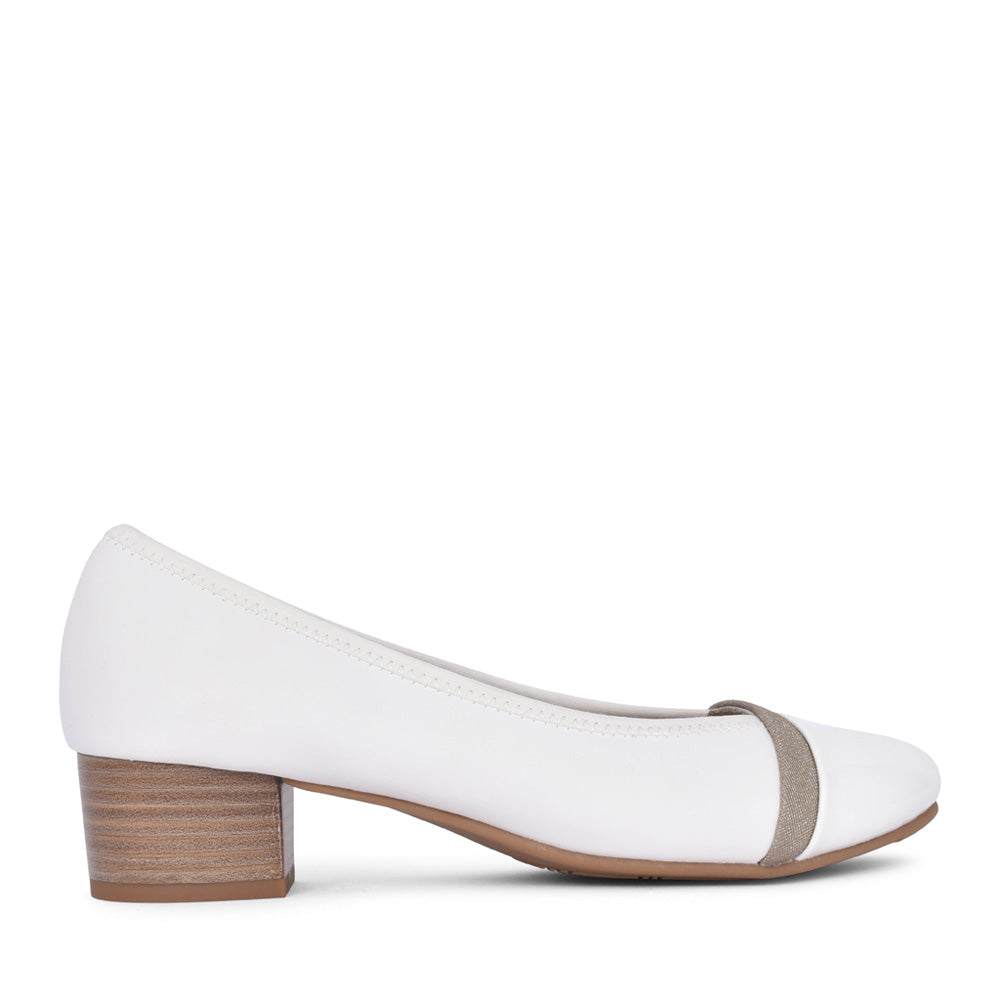 Ladies 8-22367 Low Heel Court Shoe In White