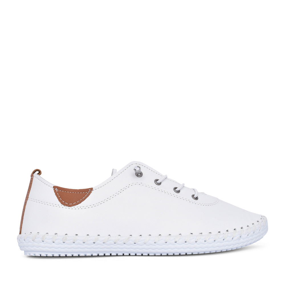 Ladies St Ives Fle030 Laced Shoe In White