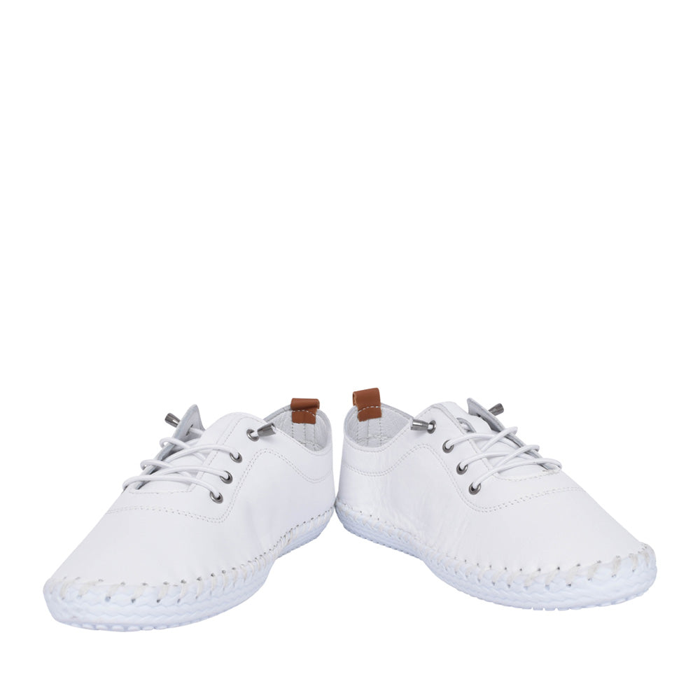 Ladies St Ives Fle030 Laced Shoe In White
