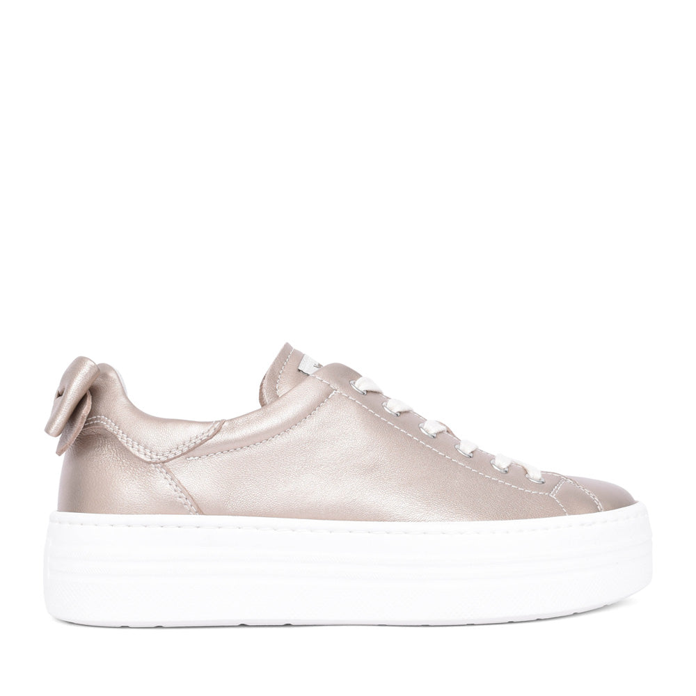 Ladies E409965d Laced Trainer In Copper
