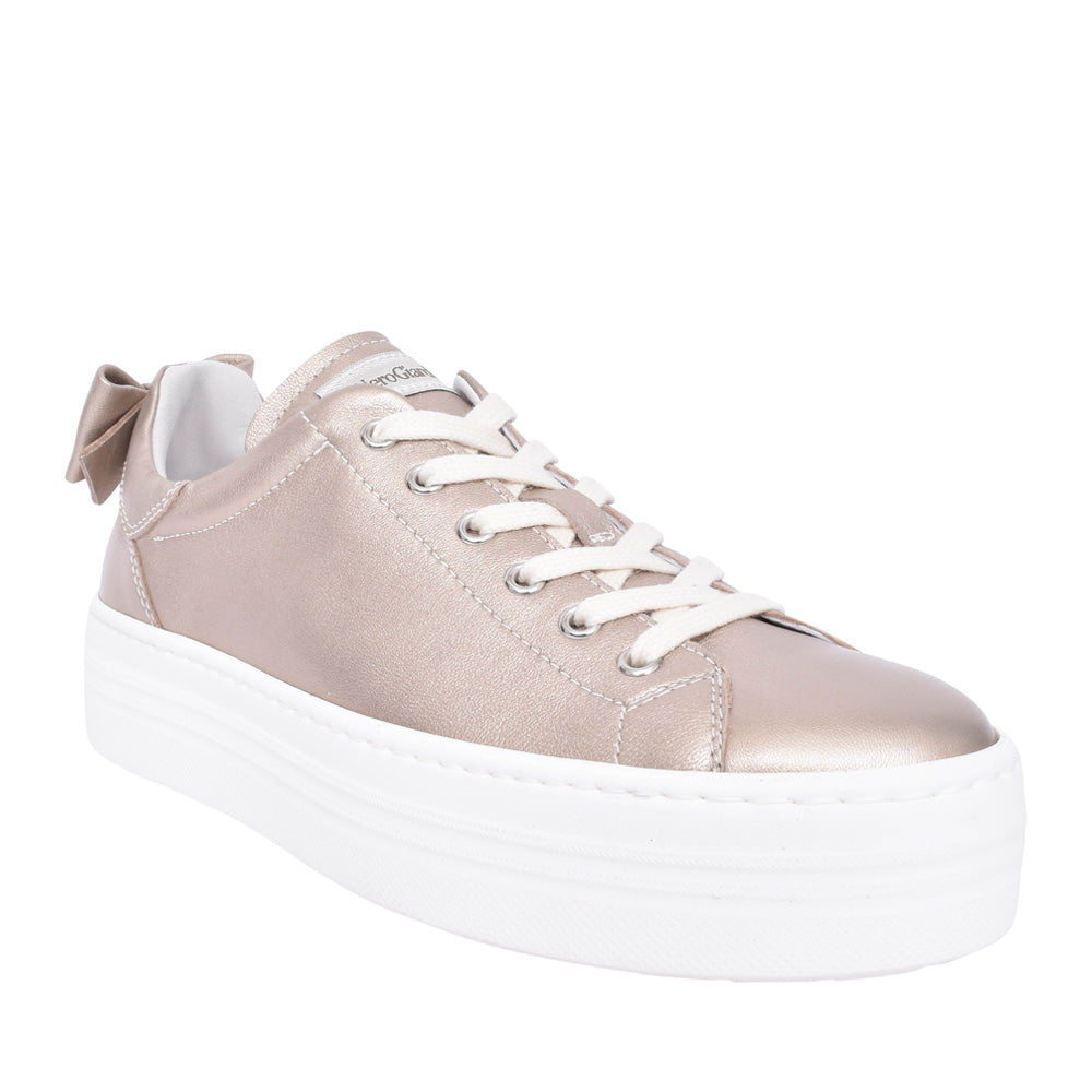 Ladies E409965d Laced Trainer In Copper