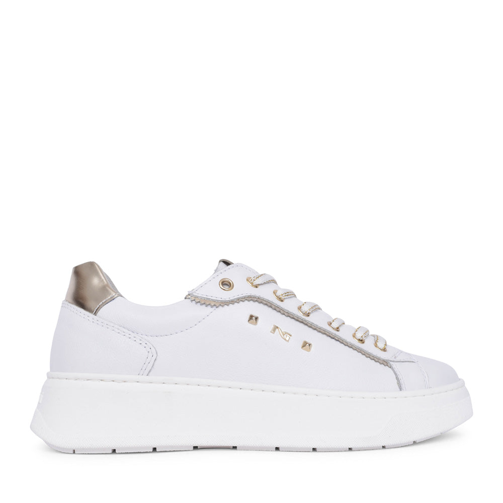 Ladies E409977d Laced Trainer In White