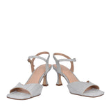 Ladies 23698 Medium Heel Sandal In Silver