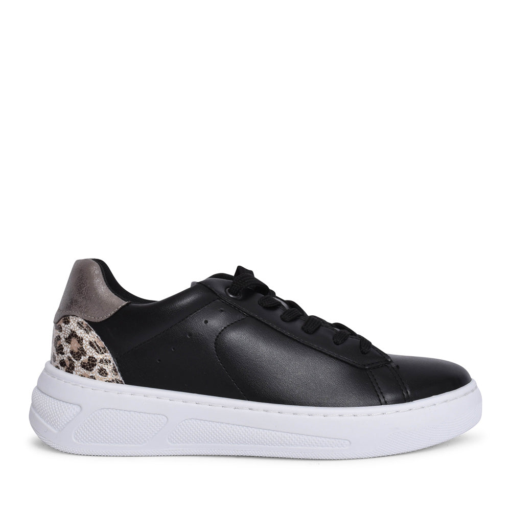 Ladies D35vxa D Ljuba Laced Trainer In Black