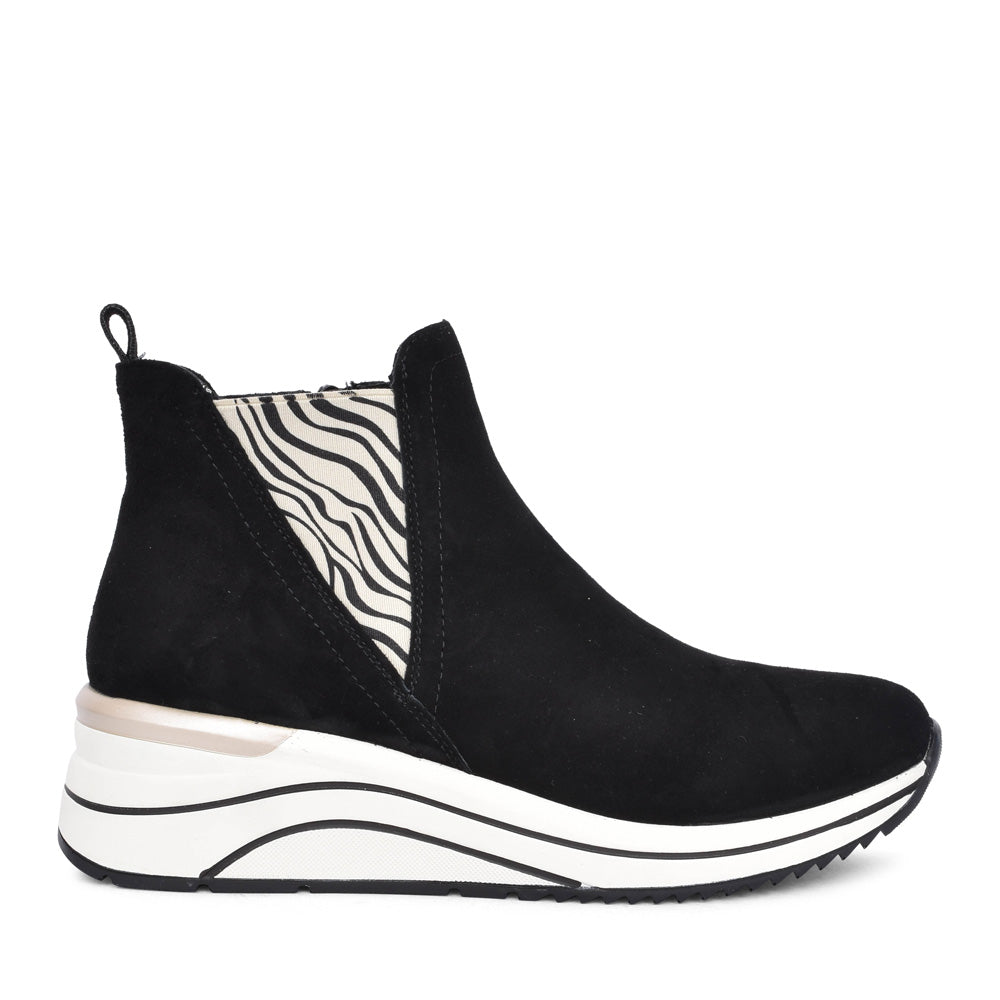 Ladies D0t75 Ankle Boot In Black