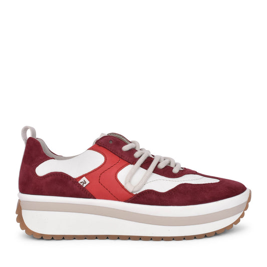 Ladies W0900 Laced Trainer In Red