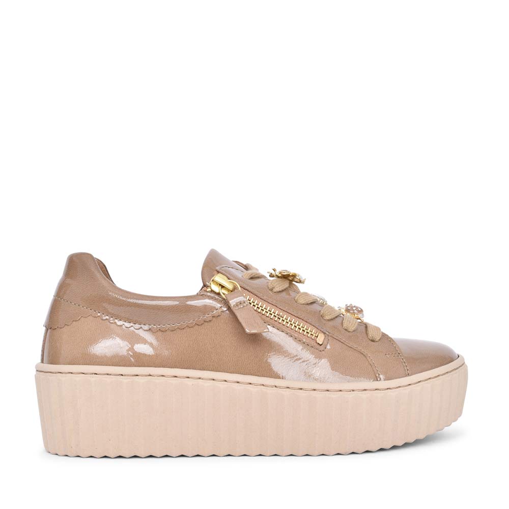 Ladies 53.201 Dotcom Laced Trainer In Sand