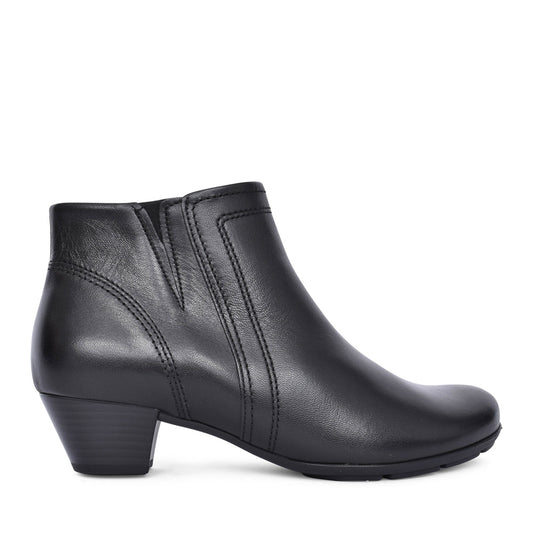 Ladies 55.638 Heritage Ankle Boot In Black