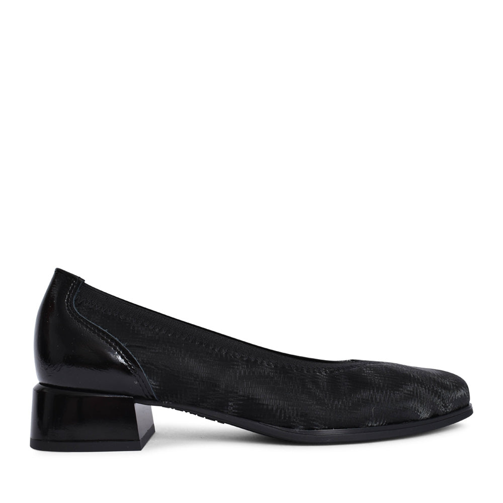 Ladies 10112 Low Heel Court Shoe In Black