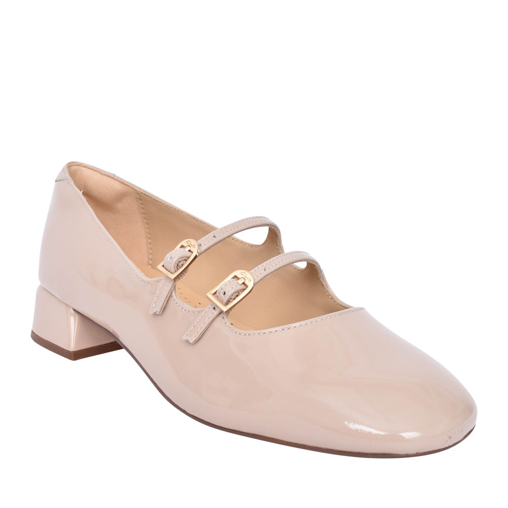 Ladies Daiss30 Shine D-fit Low Heel Shoe In Sand