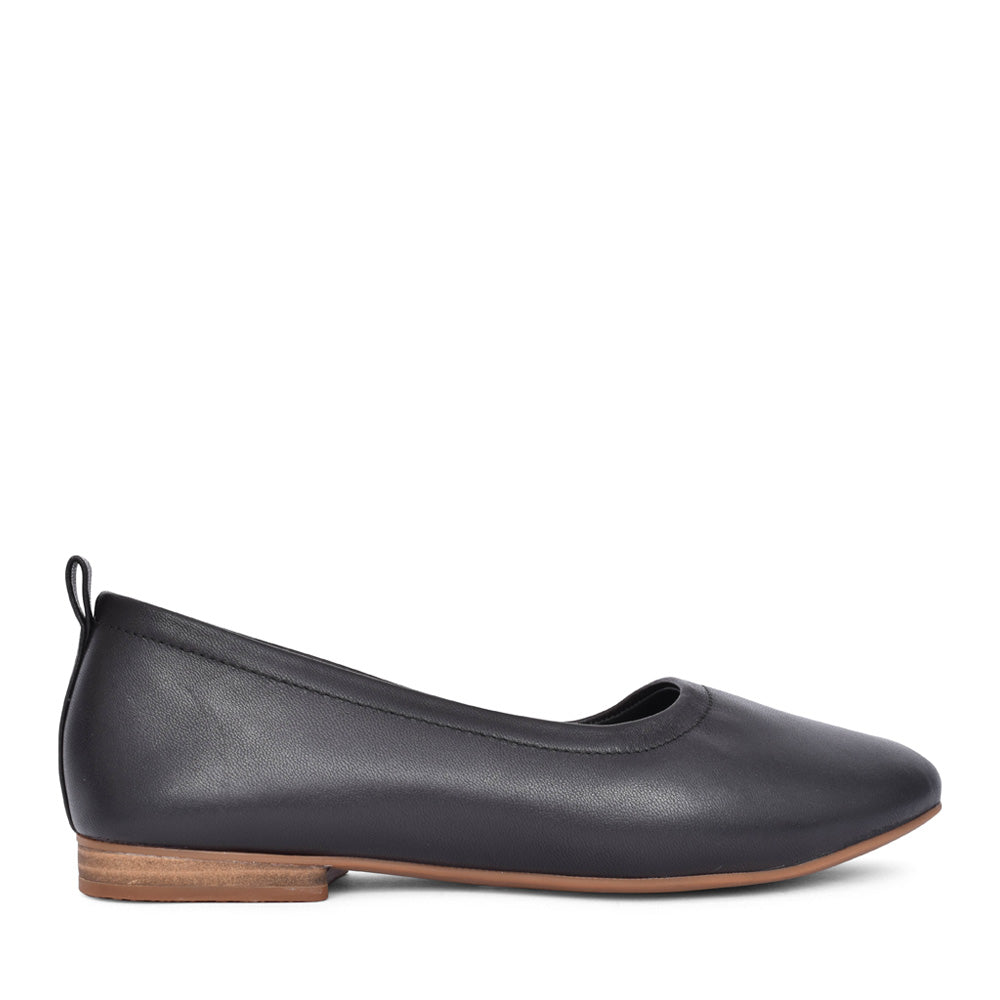 Ladies Fawna Soft E-fit Slip-on Shoe In Black
