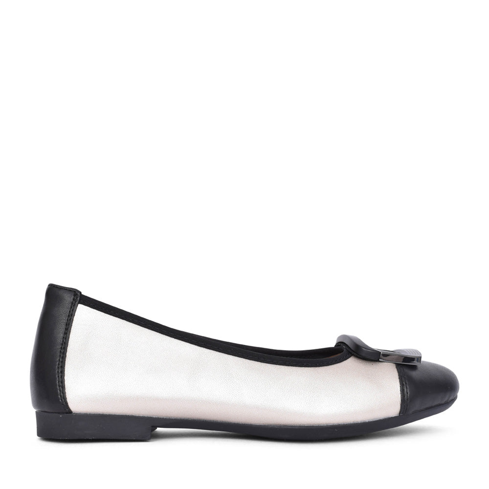 Ladies D0k12 Slip-on Shoe In Metallic