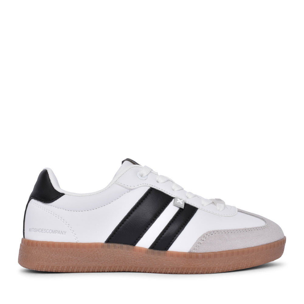 Ladies 143485 Laced Trainer In White