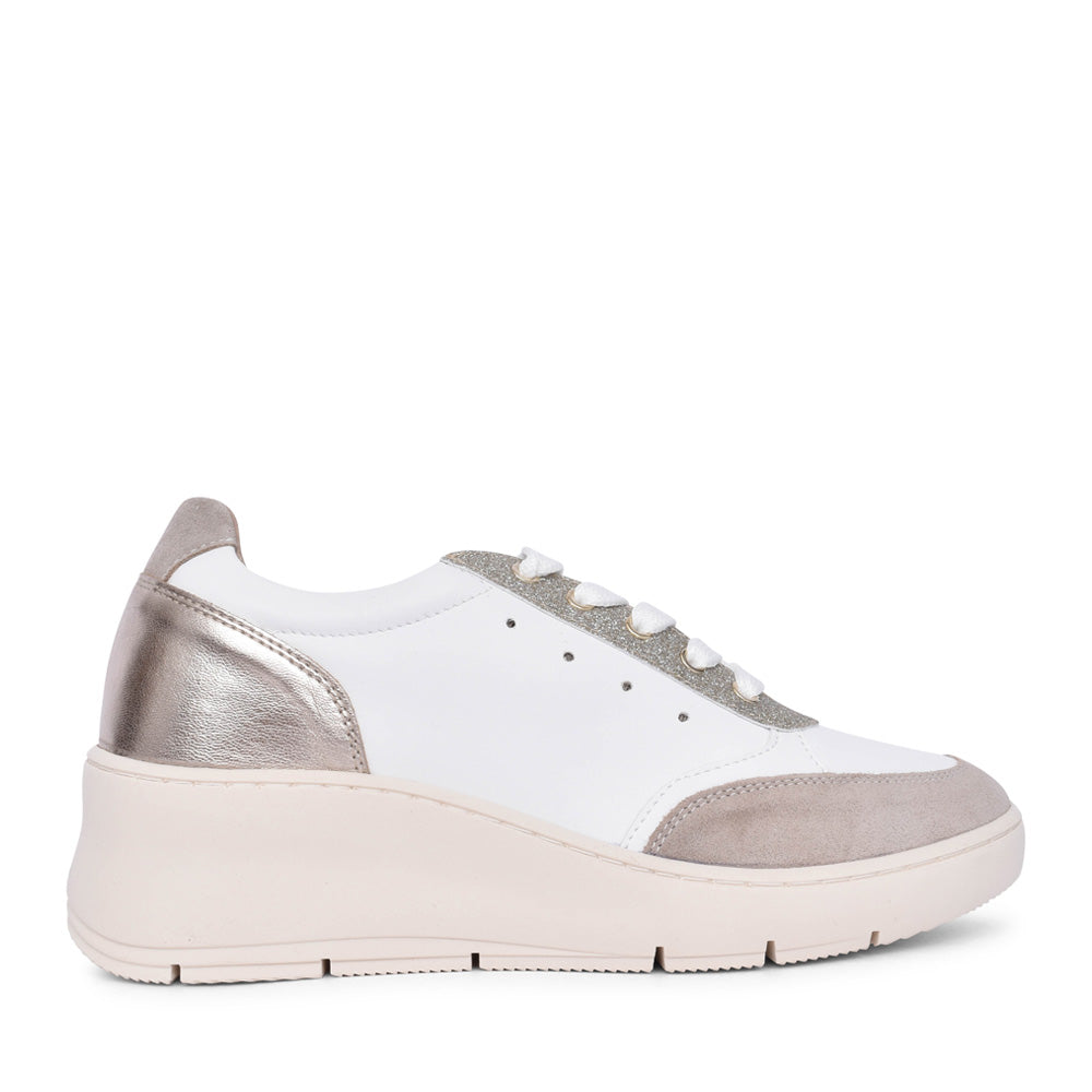 Ladies Idea 8g5606dm Laced Trainer In Taupe
