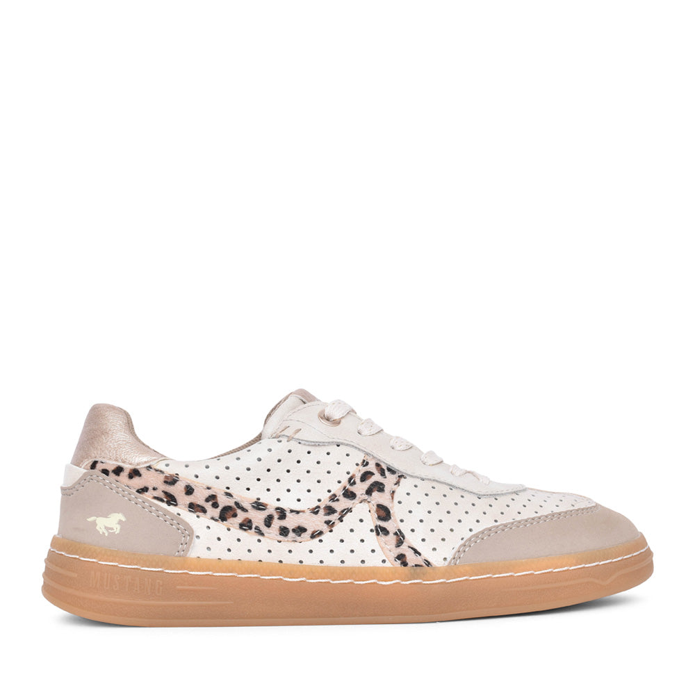 Ladies 1511302 Laced Trainer In Ivory
