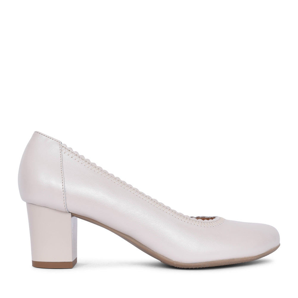 Ladies 5527 G-fit Low Heel Court Shoe In Pearl
