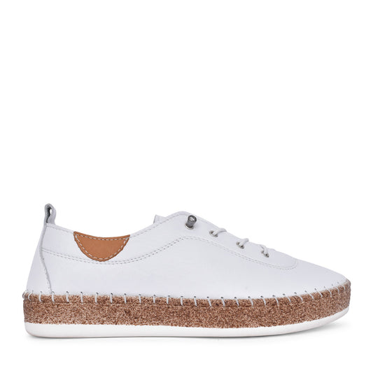 Ladies Evie Fle050 Laced Shoe In White