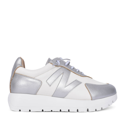 Ladies Ecb63303 Laced Trainer In White
