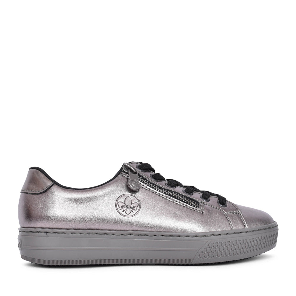 Ladies L59l1 Laced Trainer In Silver
